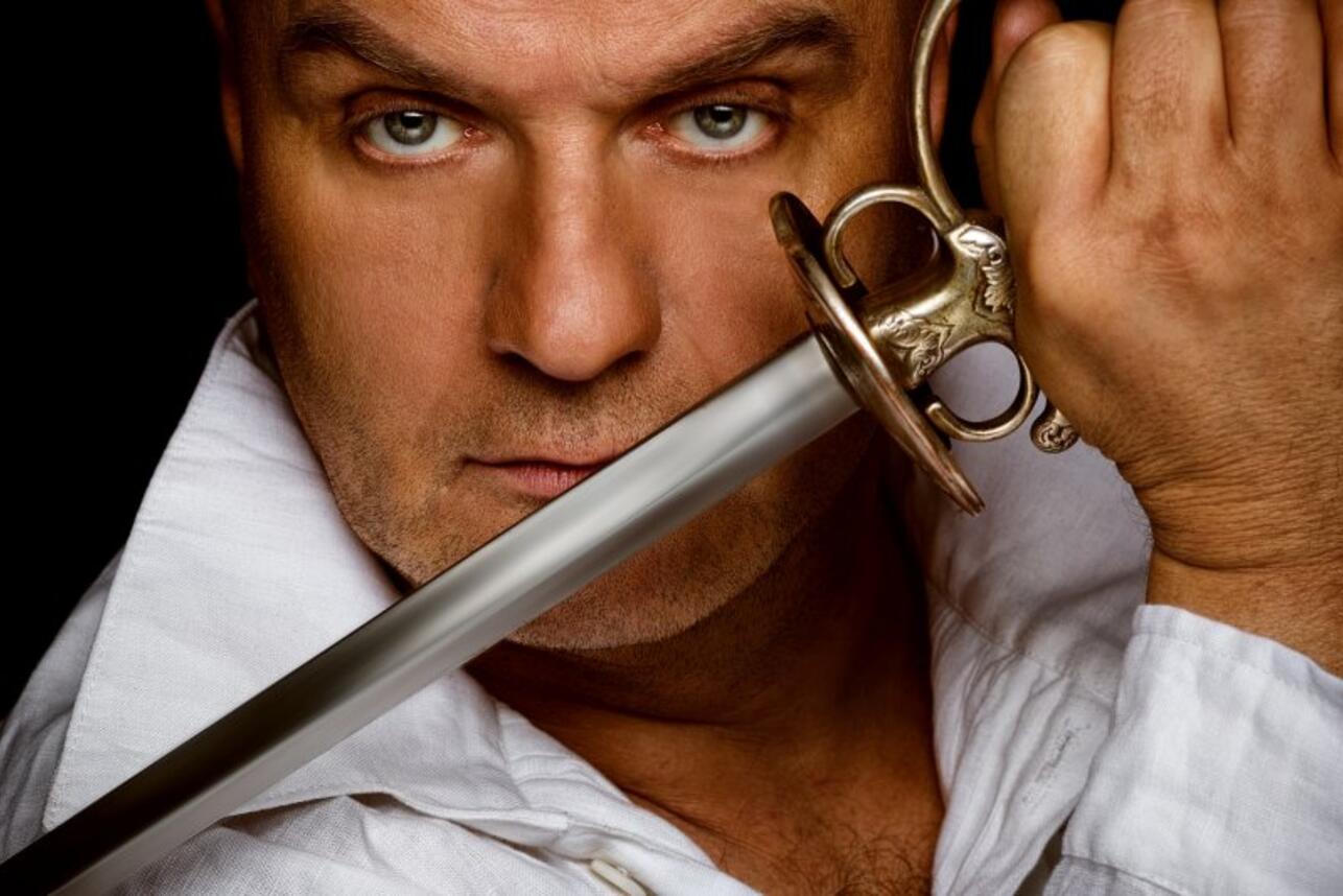 Александр Балуев