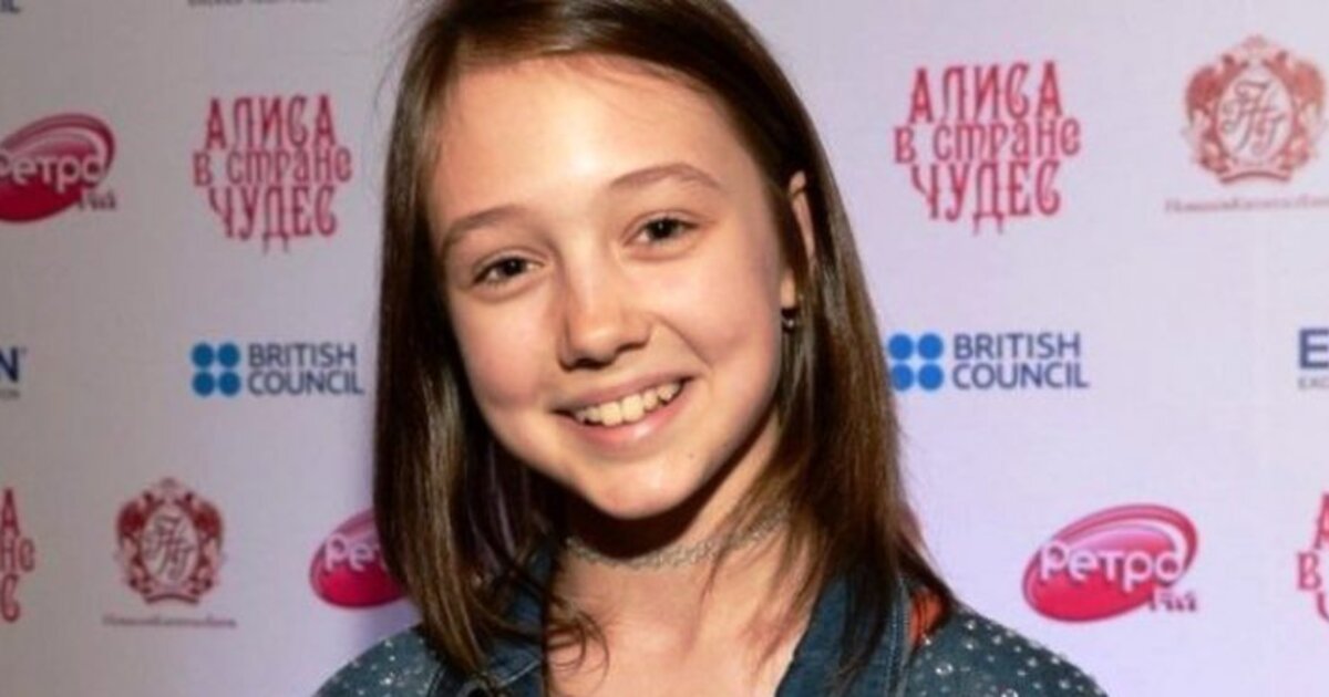 Лицо ее не больше пуговки. Лицо ее не больше пуговки. Катя старшова сейчас 2022. Пуговка из папиных дочек. Катя старшова пуговка.