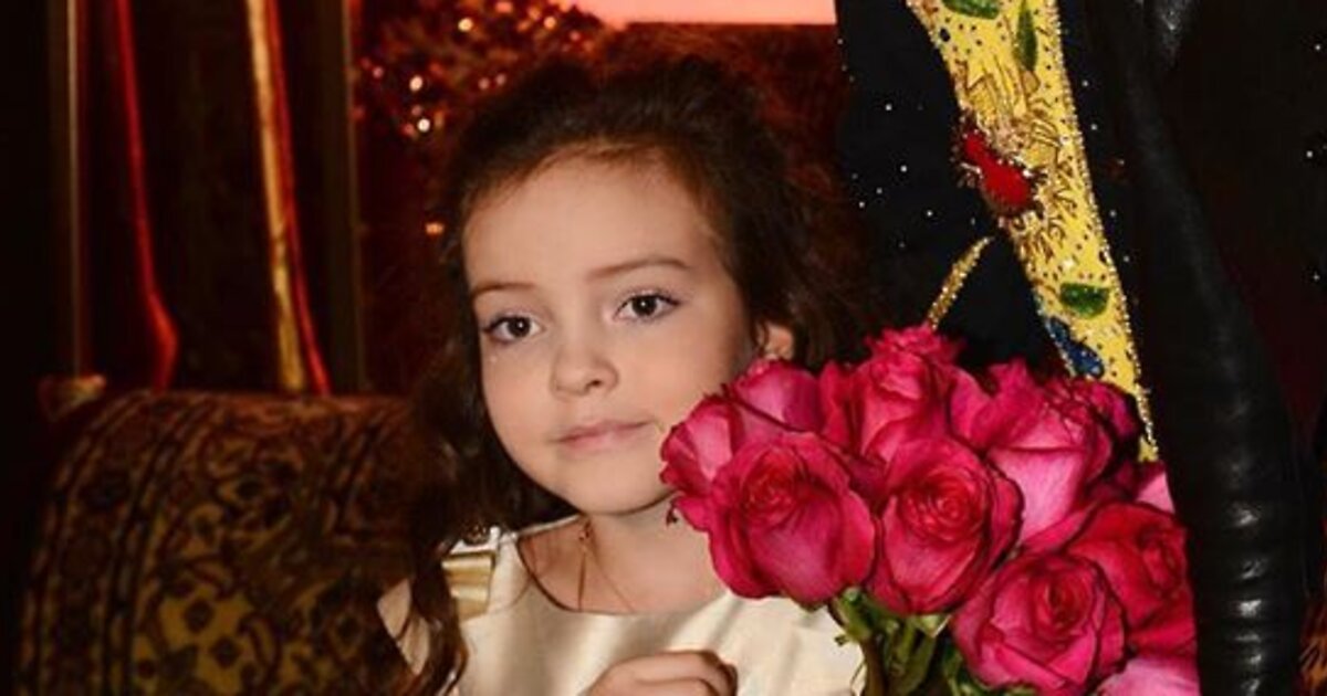 Шуба и корона: дочь Филиппа Киркорова завалили дорогими подарками - 7Дней.ру