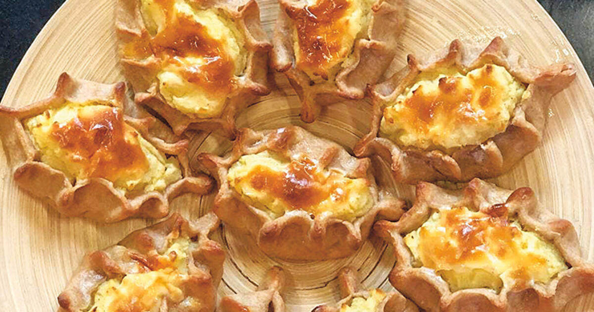 Карельские калитки – открытые пирожки из ржаной муки с картошкой