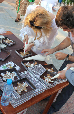 Гости рисовали на пряниках