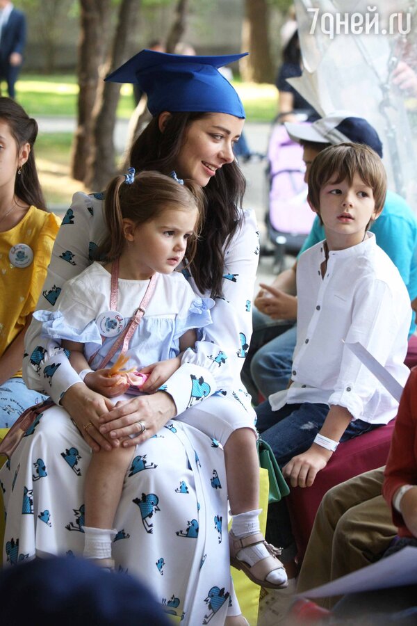 Марина Александрова с сыном Андреем и дочкой Катей